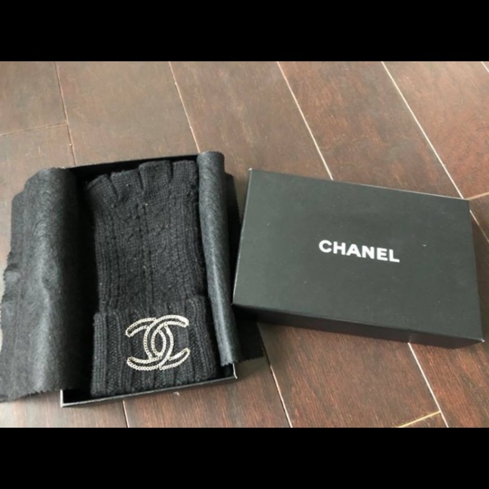Chanel fingerless gloves